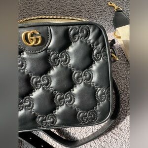 Black Gucci bag WITH TWO STRAPS!!!!! In amazing condition and completely clean